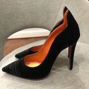 18KT Black Velvet Heels